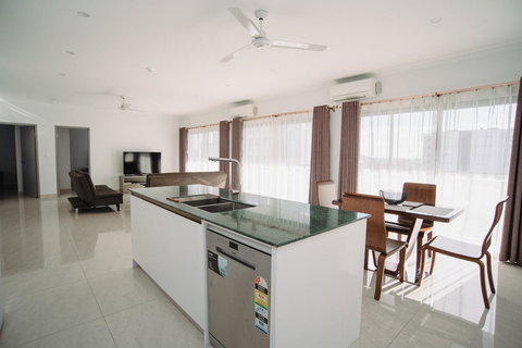 Darwin City Hotel - Nelson Bay Accommodation.com 8