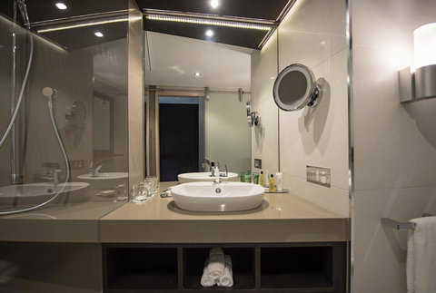 Hilton Darwin - Nelson Bay Accommodation.com 24