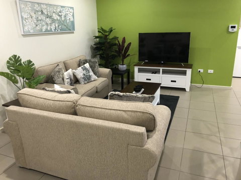 Darwin-Ocean Views, Tropical Getaway, Pool & Aircon - Accommodation Nelson Bay 4