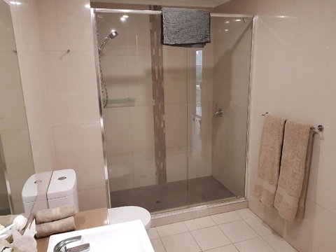 Darwin-Ocean Views, Tropical Getaway, Pool & Aircon - Accommodation Nelson Bay 15