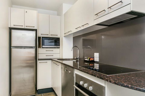 Lennox Holiday Apartments - Accommodation Nelson Bay 36