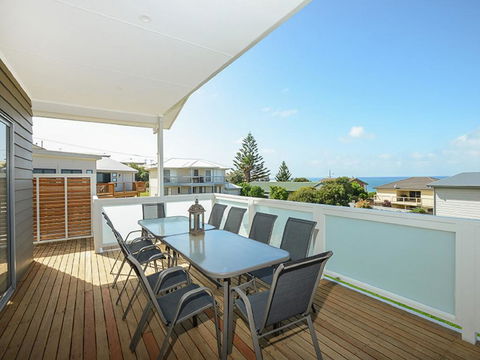 Boomer Beach Retreat - Pet-Friendly - WiFi - Accommodation Nelson Bay 1