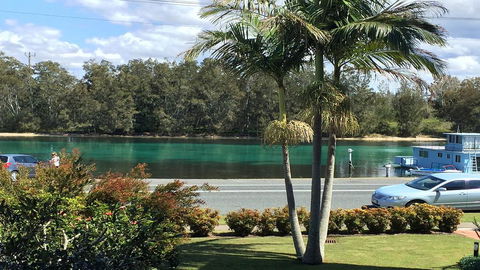 Braemar 5 - On The Lake! - Accommodation Nelson Bay 2