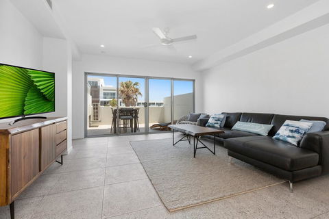 BRAND NEW OCEAN AVENUE TOWNHOUSE - Accommodation Nelson Bay 1
