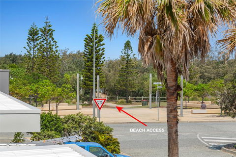 BRAND NEW OCEAN AVENUE TOWNHOUSE - Accommodation Nelson Bay 2