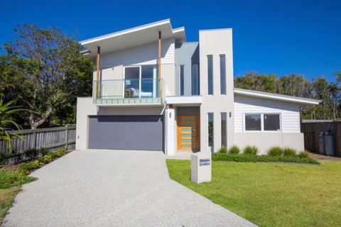 Brand New PRIZE HOME 50m Path To Beach - Accommodation Nelson Bay 3