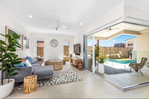 Brand New PRIZE HOME 50m Path To Beach - Accommodation Nelson Bay 0