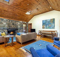 Breakfast Creek Cottage - Central bluestone cottage - Accommodation Nelson Bay