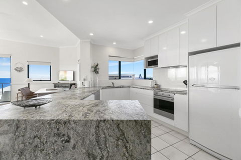 Breathtaking Views Of Sunshine Beach - Unit 7/21 Park Crescent - Accommodation Nelson Bay 1