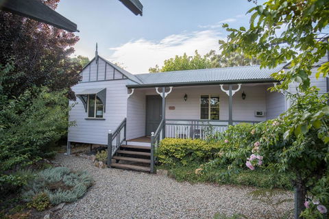 Briar Rose Cottages - Accommodation Nelson Bay 0