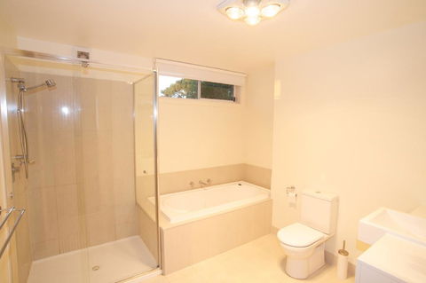 Broadbeach Inverloch Resort - Accommodation Nelson Bay 1
