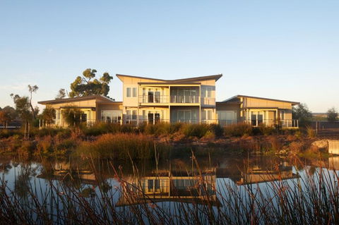 Broadbeach Inverloch Resort - Accommodation Nelson Bay 0
