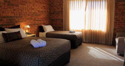 Broadford Sugarloaf Motel - Nelson Bay Accommodation.com 2