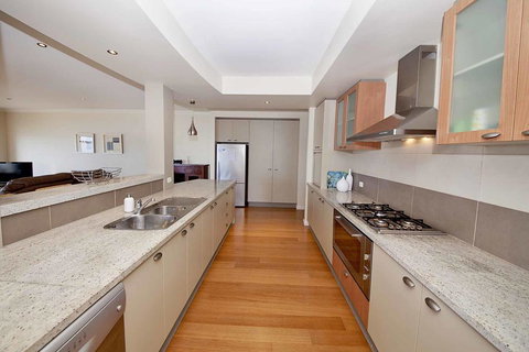 Brookwater- Waterfront On Lake Mulwala - Accommodation Nelson Bay 3