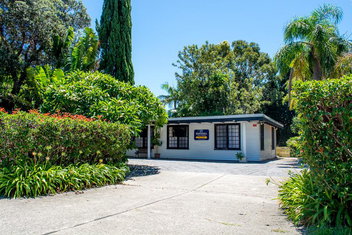 Budget Peninsula Palms Nelson Bay with Accommodation Nelson Bay