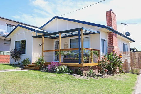 Bungo Beach House - Pet Friendly Home - Accommodation Nelson Bay 1