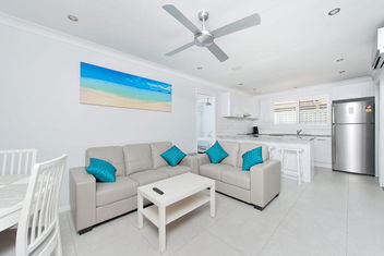 Burraneer @ Corlette with Accommodation Nelson Bay