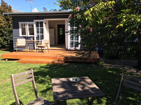 Burrill Lakeview Cottage - Accommodation Nelson Bay 0