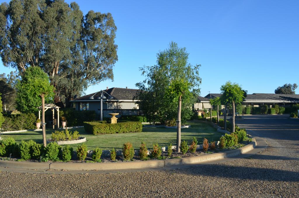 Lake Albert NSW Nelsons Bay Accommodation