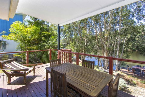CABARITA BEACH BLISS - HOLIDAY HOME ON THE LAKE - Accommodation Nelson Bay 3