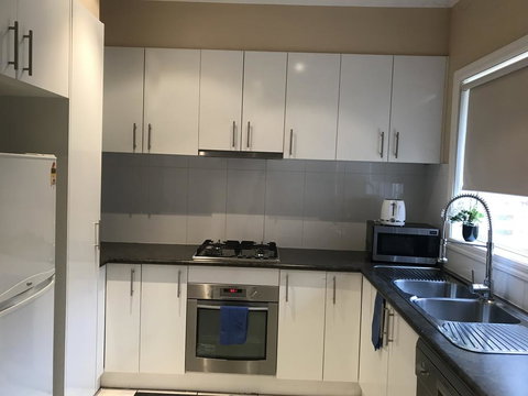 Cairnlea St Albans Townhouse - Accommodation Nelson Bay 2