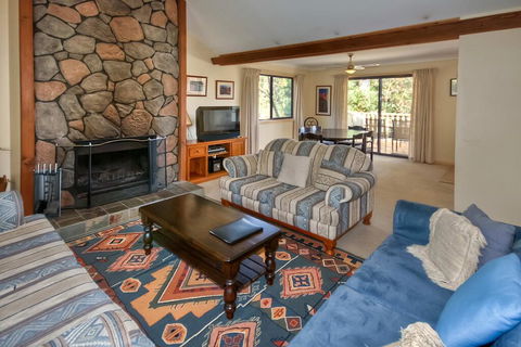 Camelot - Accommodation Nelson Bay 2