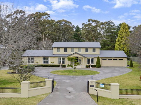 Camelot - Superbly Proportioned And Ideally Located - Accommodation Nelson Bay 0