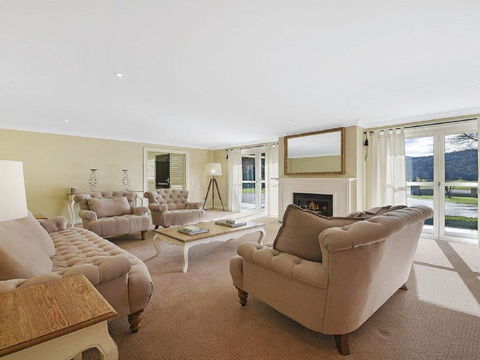 Camelot - Superbly Proportioned And Ideally Located - Accommodation Nelson Bay 2