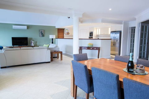 Canal Elegance In Yunderup - Accommodation Nelson Bay 3