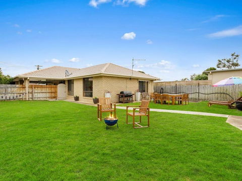 CAPEL Family Home, Large Yard, Close To Beach - Accommodation Nelson Bay 0