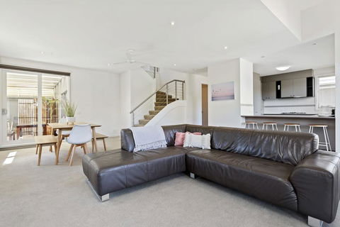 CAPEL'S REST - CAPEL SOUND - Accommodation Nelson Bay 3