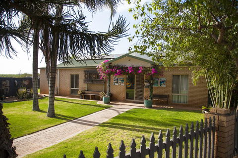 Capricorn Holiday Park - Nelsons Bay Accommodation 0