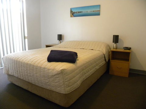 Carnarvon Central Apartments - Nelsons Bay Accommodation 0