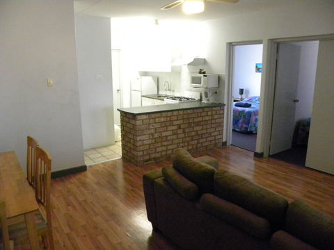 Carnarvon Central Apartments - Nelsons Bay Accommodation 2