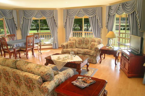 Carolynnes Cottages - Accommodation Nelson Bay 2