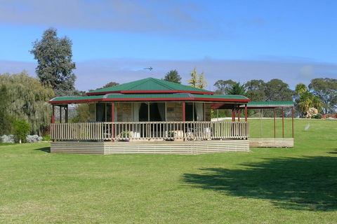 Carolynnes Cottages - Accommodation Nelson Bay 0