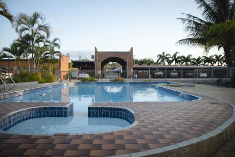 Castle Motor Lodge - Accommodation Nelson Bay 2