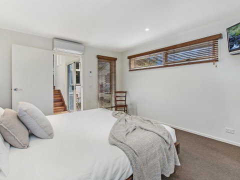 CASTWOOD VILLA No. 1 - Accommodation Nelson Bay 0
