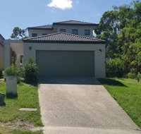 Central Gold Coast Large Modern Elevated House - Accommodation Nelson Bay