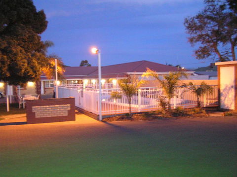 Charles Rasp Motor Inn & Cottages - Accommodation Nelson Bay 0