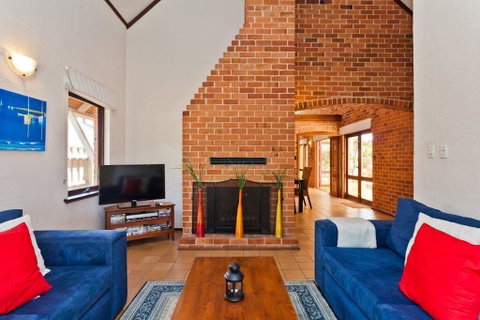 Chateau Cottesloe By The Beach - Accommodation Nelson Bay 3