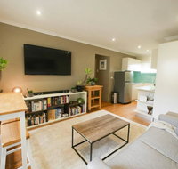 Chic Pet Friendly  500m to the Beach w/ parking - Accommodation Nelson Bay