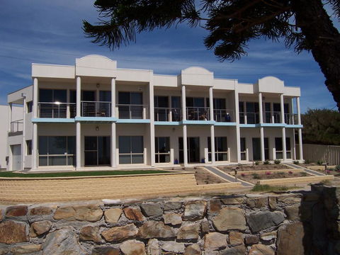 Christies Seahorse Holiday Townhouses - Accommodation Nelson Bay 0