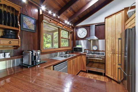 CHRISTOPHERS COTTAGE - Accommodation Nelson Bay 3