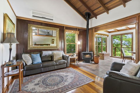 CHRISTOPHERS COTTAGE - Accommodation Nelson Bay 1