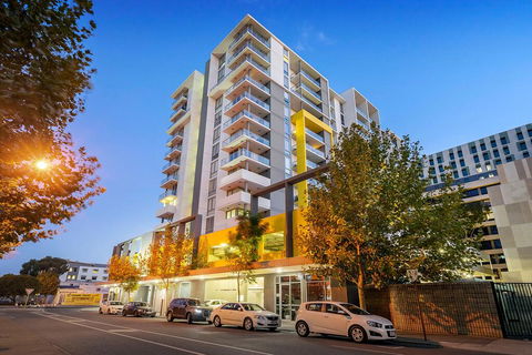 City Rest With Views - High Up Sleeps 4 + Parking - Accommodation Nelson Bay 2