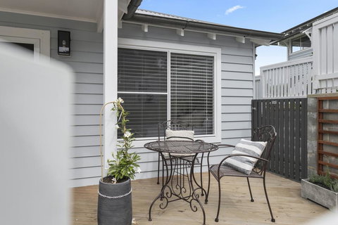Claras Cottage - Accommodation Nelson Bay 2