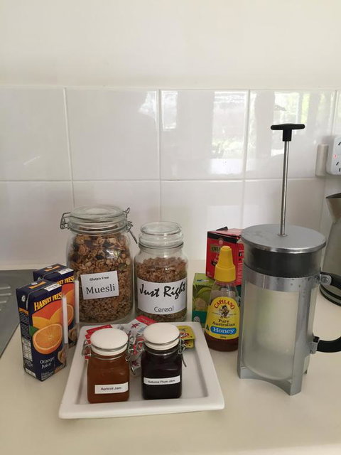 Clarevale Cottage B&B - Nelson Bay Accommodation.com 3