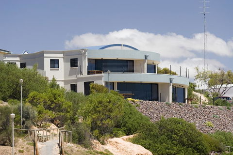 Cliff House Beachfront Villas - Accommodation Nelson Bay 2