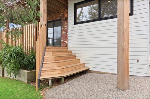 COASTAL BEAUTY ON BRUCE - Accommodation Nelson Bay 0